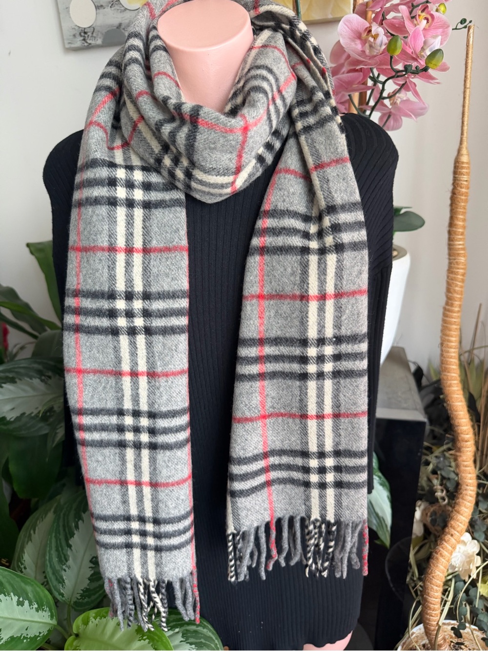 Burberry London Lambwool Throw/ Shawl Scarf. - Picture 13 of 14